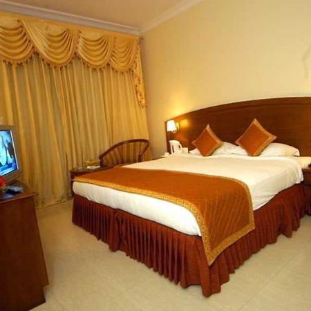 Aj International Hotel Bangalore Kamer foto