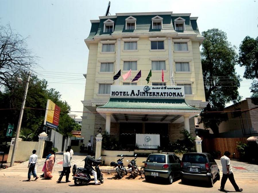 Aj International Hotel Bangalore Buitenkant foto