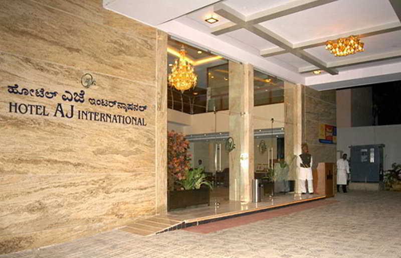 Aj International Hotel Bangalore Buitenkant foto